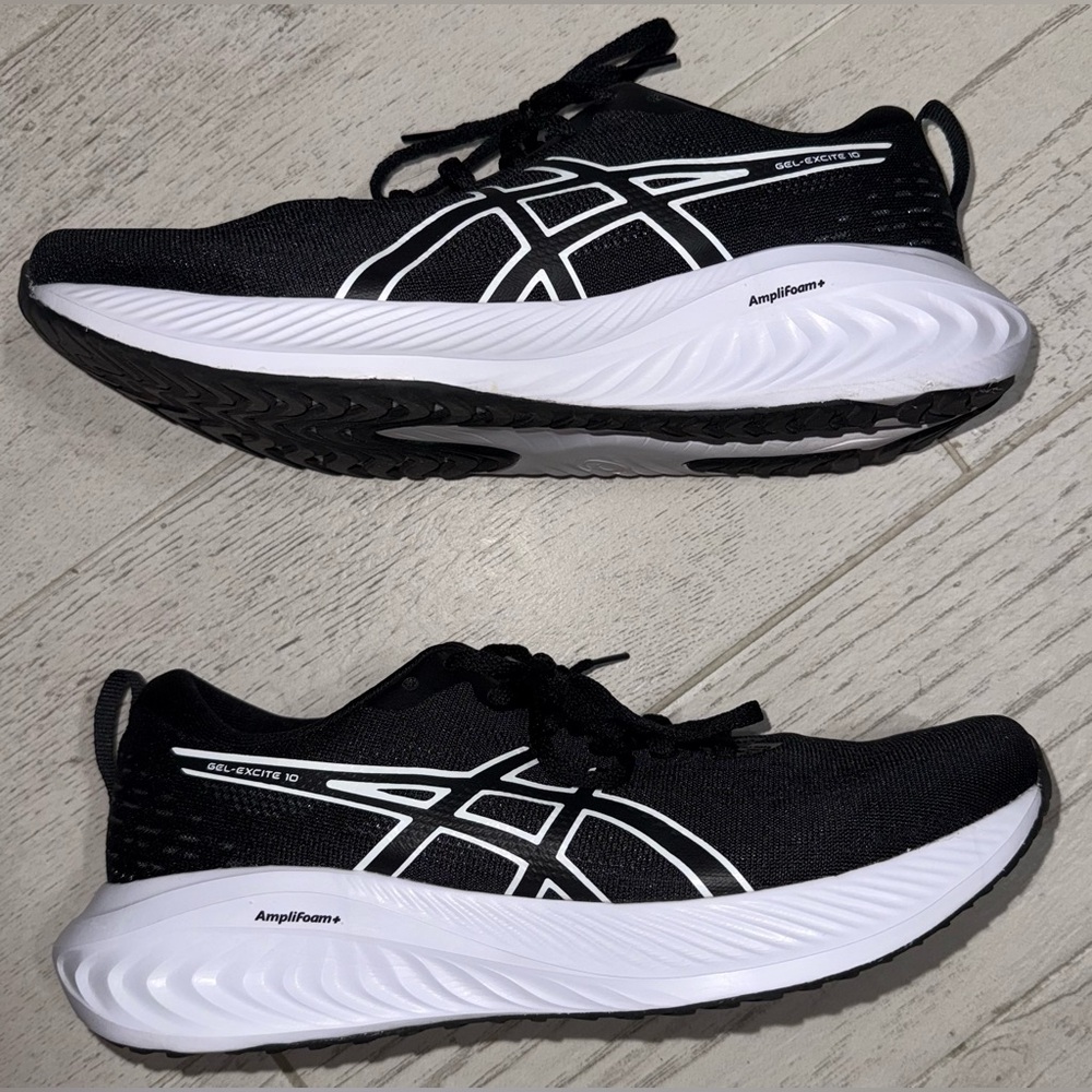 ASICS Black and White Gel-Excite 10 Sneakers/Women’s Size 9.5/Great Condition
